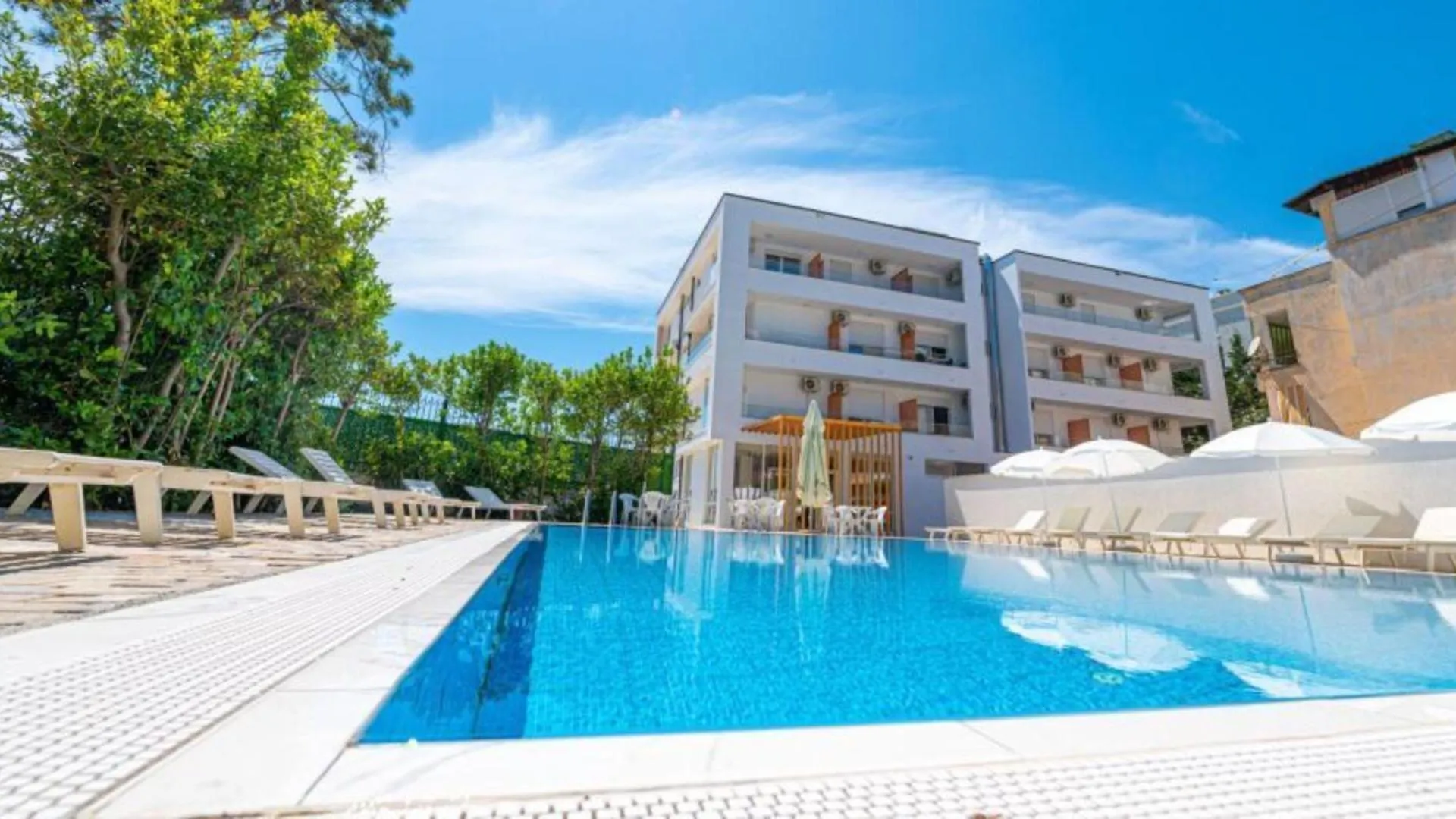 ****  Hotel Besani Durrës Albánie