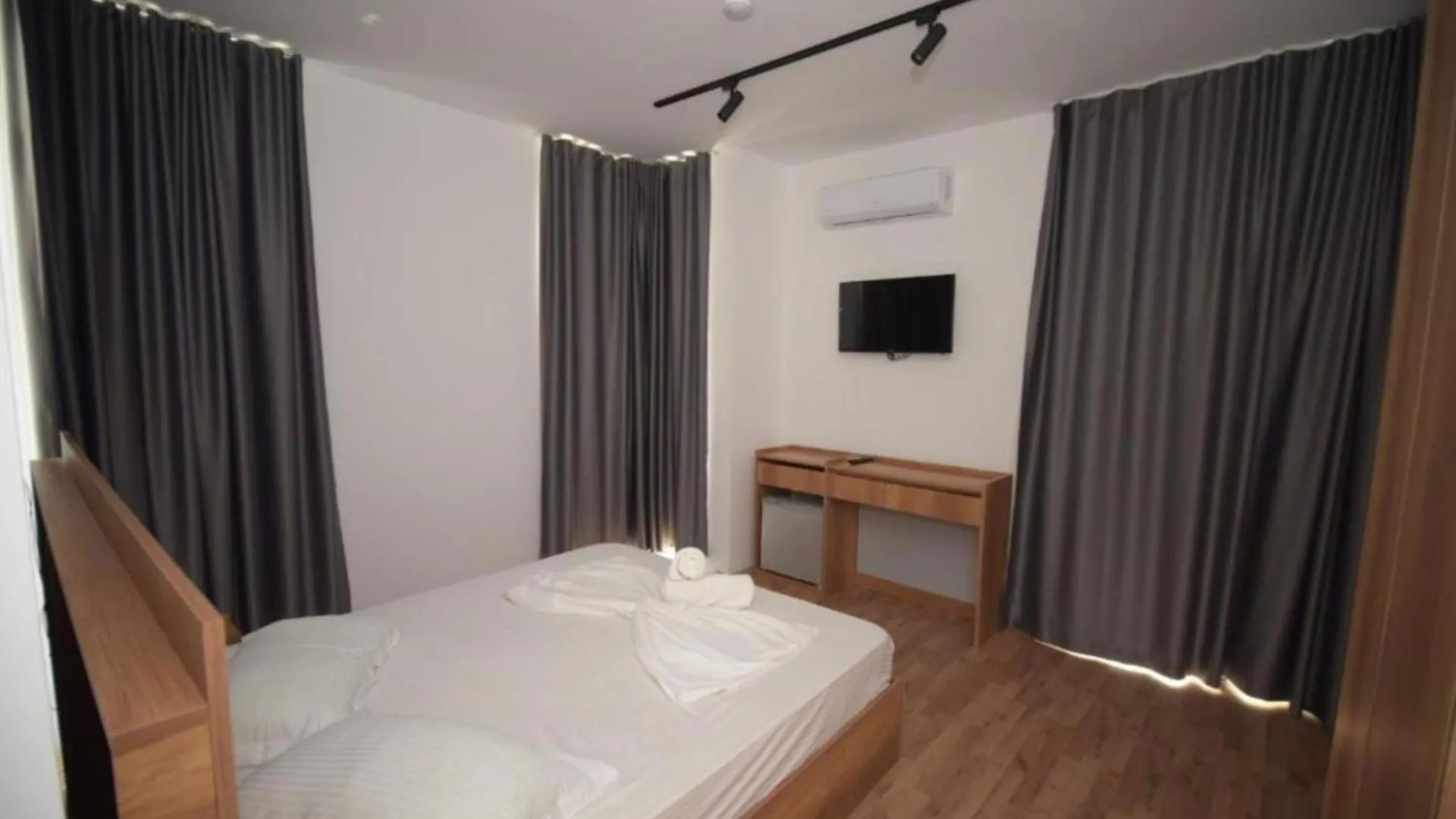 ****  Hotel Besani Durrës Albania