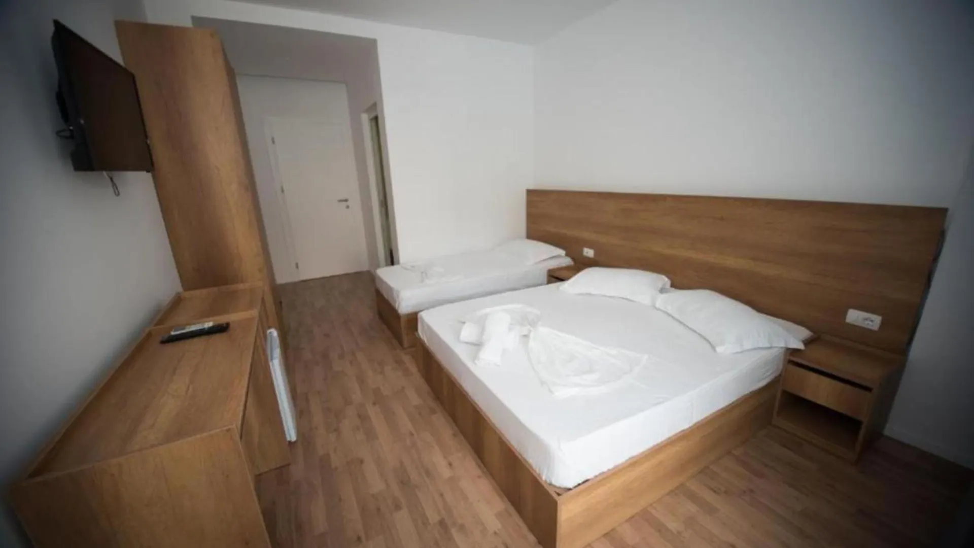 ****  Hotel Besani Durres Albania